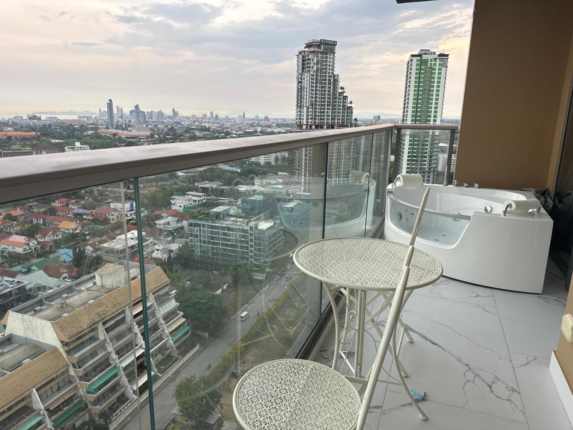 Copacabana Beach Jomtien 科帕卡巴纳海乔木提安海滩毗邻乔木提安夜市 Екстериор снимка