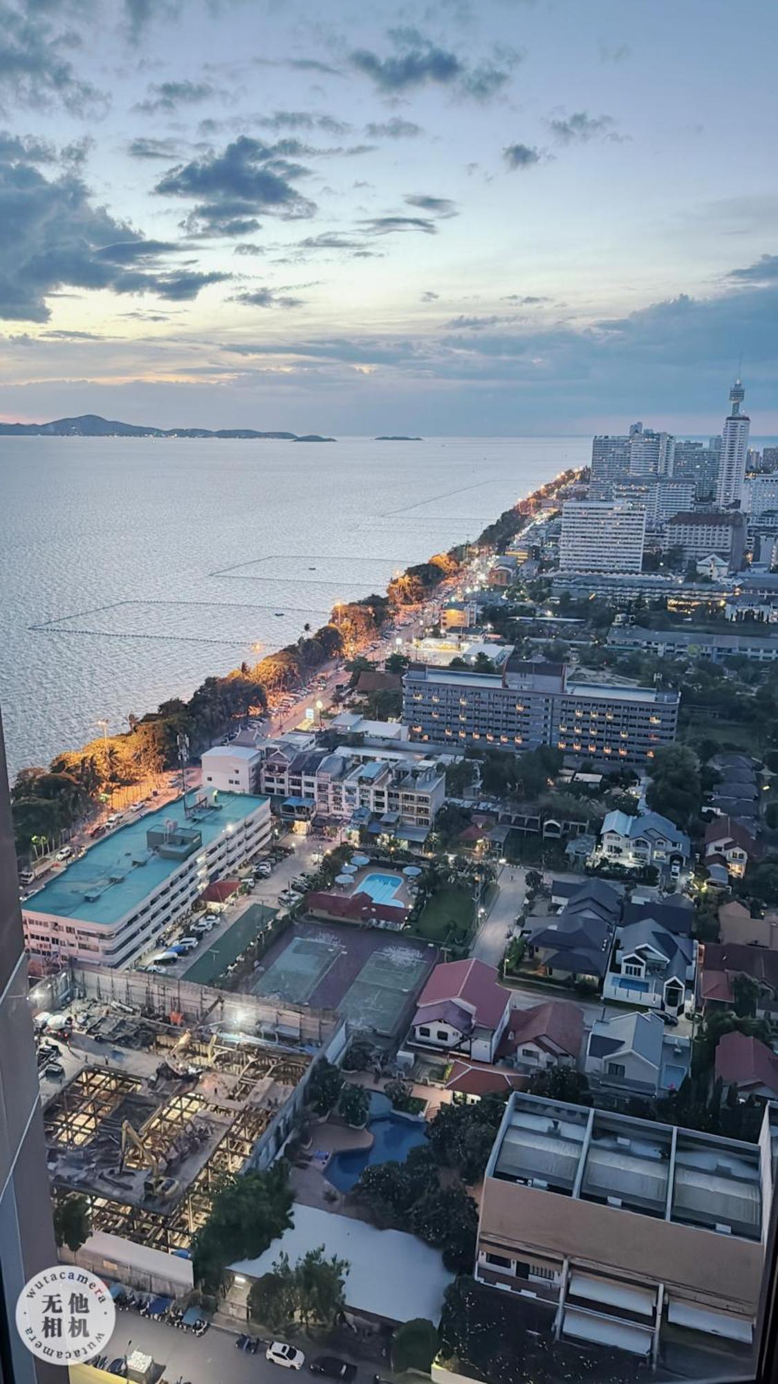 Copacabana Beach Jomtien 科帕卡巴纳海乔木提安海滩毗邻乔木提安夜市 Екстериор снимка