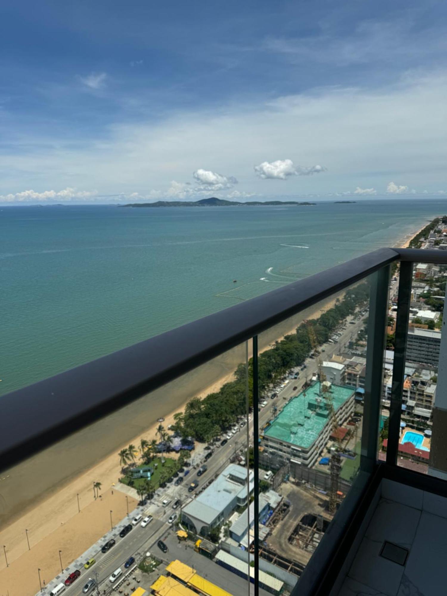 Copacabana Beach Jomtien 科帕卡巴纳海乔木提安海滩毗邻乔木提安夜市 Екстериор снимка