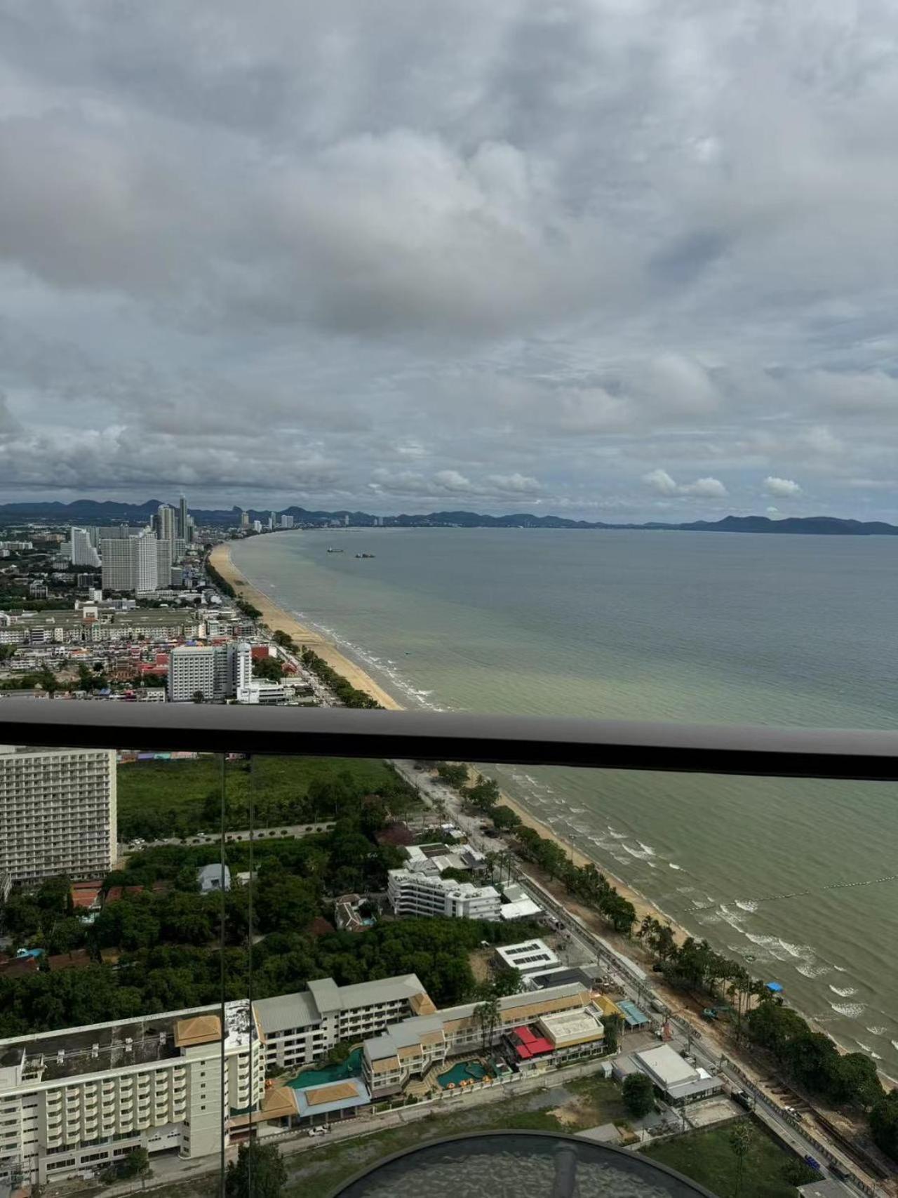 Copacabana Beach Jomtien 科帕卡巴纳海乔木提安海滩毗邻乔木提安夜市 Екстериор снимка